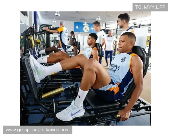 姆巴佩被拍进健身房深蹲到天亮，努力照感动人